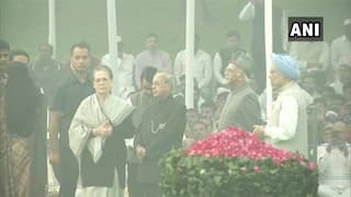 पूर्व राष्ट्रपति मुखर्जी, पूर्व पीएम मनमोहन सिंह, सोनिया गांधी और अंसारी ने दी नेहरू को श्रद्धांजलि