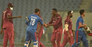 2nd ODI: West Indies Cricketers Forced to Wear Masks in Lucknow to Avoid Moths