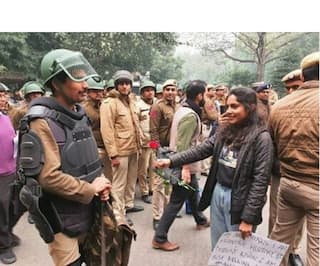 Love in Return for Hate   : People Offer Roses to Delhi Police Amid CAA Protests, Pics Go Viral