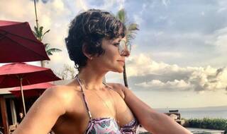 Mandira Bedi Looks Smouldering Hot in Bikini as She Flaunts Her Washboard Abs During Bali