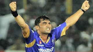 IPL Auction : 48 वर्षीय लेग स्पिनर प्रवीण तांबे की लगी बोली, बना डाला IPL इतिहास का बड़ा रिकॉर्ड