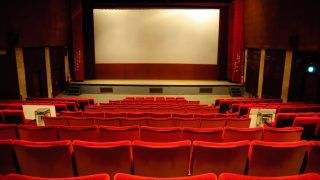 Gujarat Woman Beats Up Husband & His Girlfriend After Catching Them Together in Cinema Hall