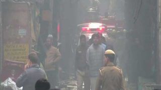 NHRC ने अग्निकांड पर दिल्‍ली सरकार से मांगी रिपोर्ट, लापरवाह अफसरों पर क्‍या कार्रवाई की
