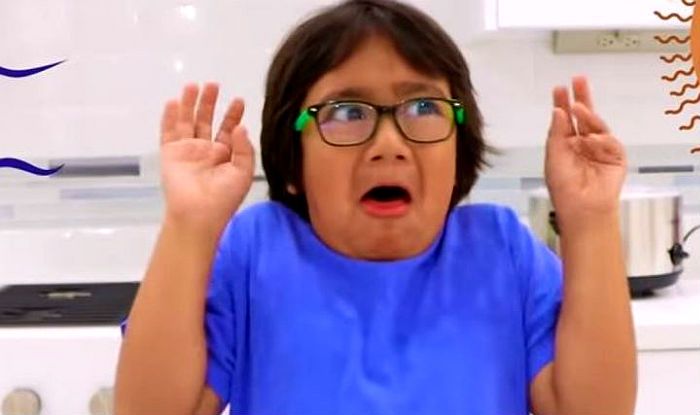 8 Year Old Child Becomes Highest Paid Youtuber Of 2019 By Earning 26 Million India Com