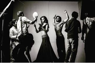 Deepika Padukone, Ranveer Singh's BTS Picture From 'Ram Leela' is The Proof of Their Sizzling Chemistry