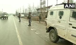 दक्षिण कश्मीर में सुरक्षा बलों के साथ मुठभेड़ में एक स्थानीय आतंकवादी ढेर