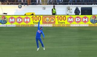 WATCH! Pandey Takes a One-Handed Screamer to Send Warner's Packing