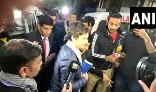 JNU में भारी बवाल: घायल छात्रों से मिलीं प्रियंका गांधी, बोलीं- ‘मोदी-शाह के गुंडे’ हमारे विश्वविद्यालयों में उपद्रव कर रहे हैं