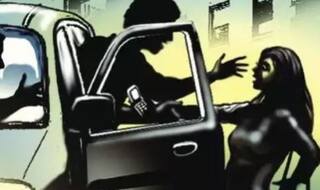 चलती कार में हुआ दो बच्चे की मां के साथ गैंगरेप, झांसा देकर किया था अपहरण