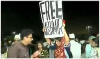 मुंबई: JNU हिंसा के नाम पर गेटवे ऑफ इंडिया पर लहराए गए 'फ्री कश्मीर' के पोस्टर