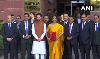 Union Budget 2020: FM Nirmala Sitharaman Retains 'Bahi Khata' Instead of Briefcase
