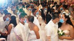 Philippine Couples Kiss Each Other Wearing Surgical Masks At Mass Wedding Amid Coronavirus