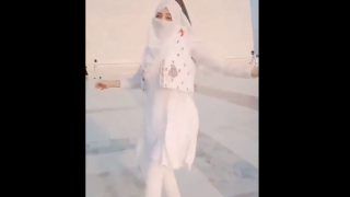 मोहम्मद अली जिन्ना की मजार के सामने लड़की ने किया डांस, पाकिस्तान में छिड़ गया विवाद