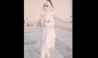 मोहम्मद अली जिन्ना की मजार के सामने लड़की ने किया डांस, पाकिस्तान में छिड़ गया विवाद