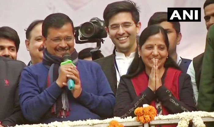 Image result for arvind sunita kejriwal flying kiss