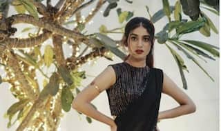 Priya Prakash Varrier Looks Drops Dead Gorgeous in a Black Blingy Saree, Pic Makes Us Swoon Over Her