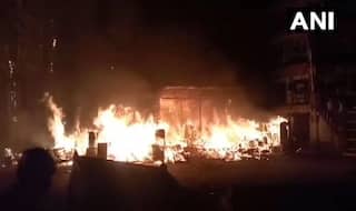 Fire Breaks Out in Delhi’s Shaheen Bagh Area, 4 Fire Tenders Rushed to Spot