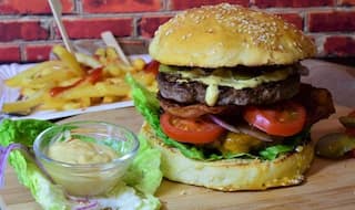 अब स्कूल की कैंटीन में नहीं होगी जंक फूड की बिक्री, 50 मीटर दायरे में विज्ञापन पर भी पाबंदी