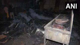 शाहीनबाग: फर्नीचर की दुकान में लगी आग, मौके पर पहुंचे दमकलकर्मी, कोई हताहत नहीं