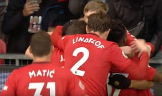 Manchester United Beat Manchester City 2-0, Chelsea Crush Everton 4-0