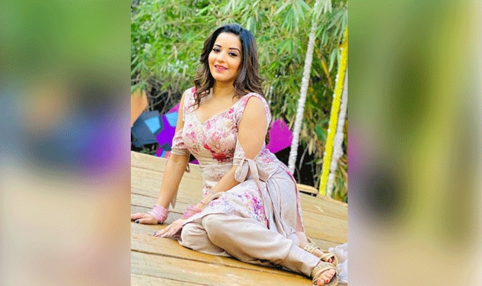 Bhojpuri Bombshell Monalisa Poses In Sexy Pink Suit, Sets Internet on Fire, Have a Look!
