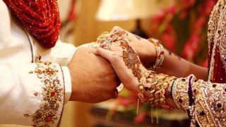 Uttar Pradesh News: एक ही मंडप में हुई मां-बेटी की शादी, दूल्हा देख लोगों ने कहा-गजब की है बात