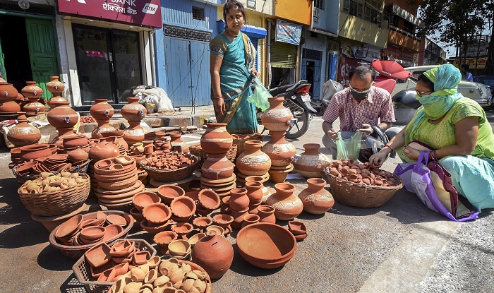 People Across Nation Get Ready to Fight Coronavirus 'Darkness' by Lighting up Lamps