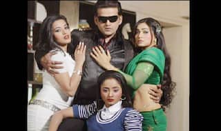 Bhojpuri Queens Rani Chatterjee, Monalisa Pose With Don Ravi Kishan in Throwback Photo
