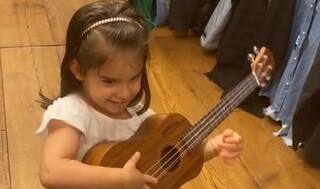 Watch Roohi Johar's Adorable Video Playing Guitar, Singing 'Old MacDonald Had A Farm'