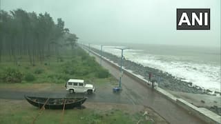 Amphan Cyclone LIVE Updates: 200 KMPH की रफ्तार से चल रही हवाएं, तेज बारिश, ऐसा है ओडिशा-बंगाल का हाल, देखें VIDEOS
