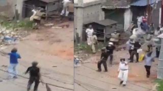 कोलकाता: अम्फान तूफान के बाद बिजली को लेकर दो गुटों में हुई झड़प, पुलिस ने जमकर की पत्थरबाजी, देखें Video