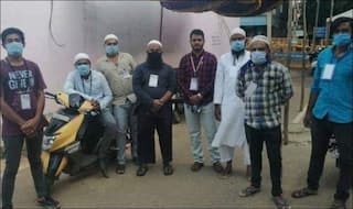 All Humanity is Not Lost! Muslim Youths in Karnataka Help Hindu Family With Funeral of Tailor in Sealed Zone