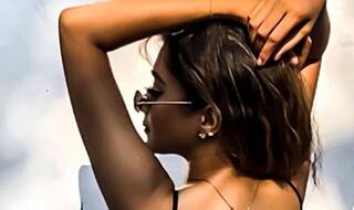 अपनी बॉडी को हरी टोपी से छिपाती दिखीं टीना दत्ता, ढीले बंधे बालों में जालिम है ये अदा