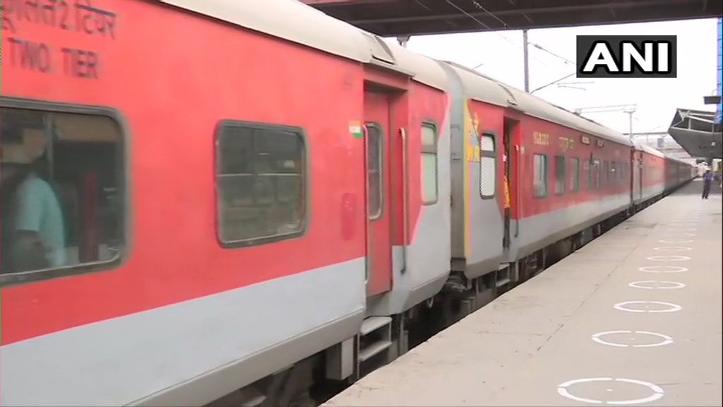 Railways To Expand To 350 Local Trains In Mumbai From Today Only Essential Staff Allowed To Travel