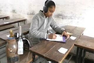 Bareilly's Safia Javed, Who Sat for UP Board Class 10 Exams with Oxygen Cylinder Secures 69% Marks