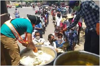 Selfless Service: Delhi Gurudwara Is Feeding Over 15,000 People Daily With 'Langar On Wheels' Initiative