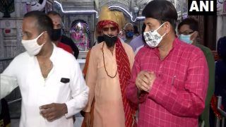As Temples Reopen, Former Delhi BJP Chief Manoj Tiwari Offers Prayers at Famous 'Hanuman Mandir'