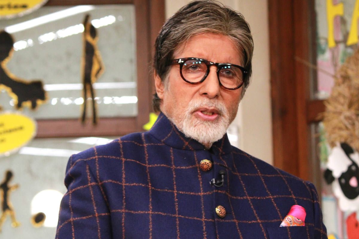 फ्लाइट से घर पहुंचे लोग, कामगारों संग आए इमाम बोले- - Amitabh bachchan  arranged special flight from mumbai to lucknow for migrants and workers -  Latest News & Updates in Hindi at