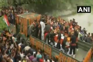 Video: बिहार में शहीद को अंतिम विदाई देने उमड़ी भीड़, भारत माता की जय के नारों से गूंजा आसमान