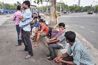 Migrant Workers: रोजी-रोटी की खातिर फिर महानगरों को लौट रहे कामगार...