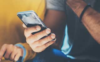 Bengaluru Man Strips for Girlfriend on Video Call, Miscreants Extort Rs 22,000 by Threatening to Leak It