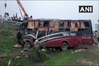 Uttar Pradesh: Bus Hits Car on Agra-Lucknow Expressway; 5 Killed, 18 Injured