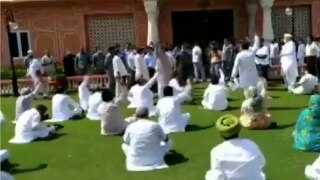'House Bulao, Call The Assembly': Rajasthan CM Gehlot, Congress MLAs Raise Chants Outside Raj Bhawan | WATCH