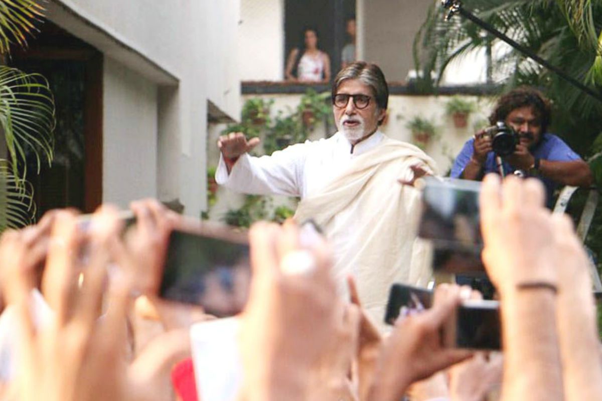 Amitabh Bachchan S Four Properties In Mumbai Sealed By Bmc 30 People Detected As High Risk Contacts India Com amitabh bachchan s four properties in