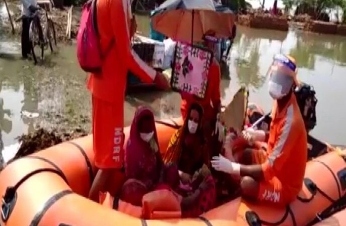 Woman Delivers Baby on NDRF Rescue Boat in Flood-Hit Bihar’s East Champaran
