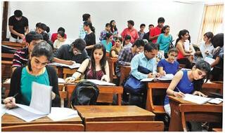 शिवसेना की यूथ विंग ‘युवा सेना’ ने फाइनल ईयर परीक्षा को रद्द कराने के लिए सुप्रीम कोर्ट में दायर की याचिका