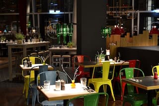 Miss Going to Restaurants? Health Experts Weigh in on the Risks of Dining Out During the Pandemic