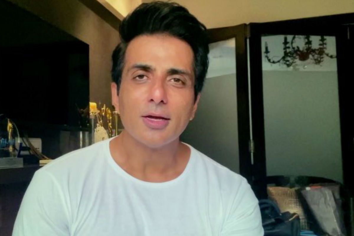 Sonu Sood Helps 400 Families of Migrants Who Died in Accident or Suffered  Injuries While Walking Back Home | India.com