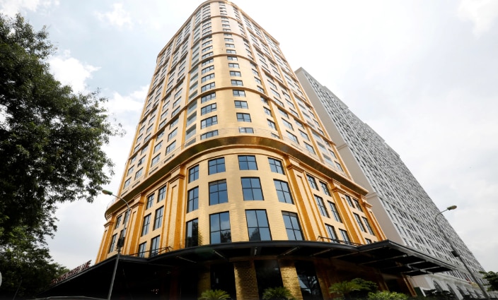 Gold-Plated Coffee Cups & Even Bathtubs: Vietnam Opens World's First 'Gold-Plated Hotel'| Pics Inside
