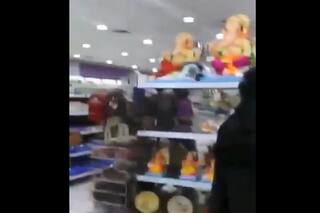 Bahrain: Burqa-clad Woman Breaks Hindu Idols in Mall, Faces Action From Govt | Video Goes Viral